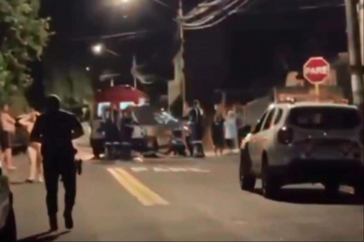Populares se aglomeraram nas imediações do local do assassinato