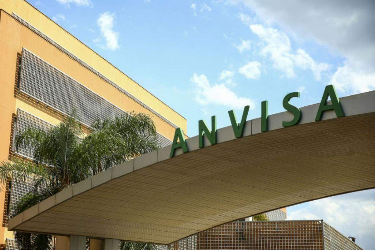 Anvisa afirma que quando presente em níveis acima do permitido em alimentos, bactéria pode representar riscos à saúde e causar intoxicação alimentar